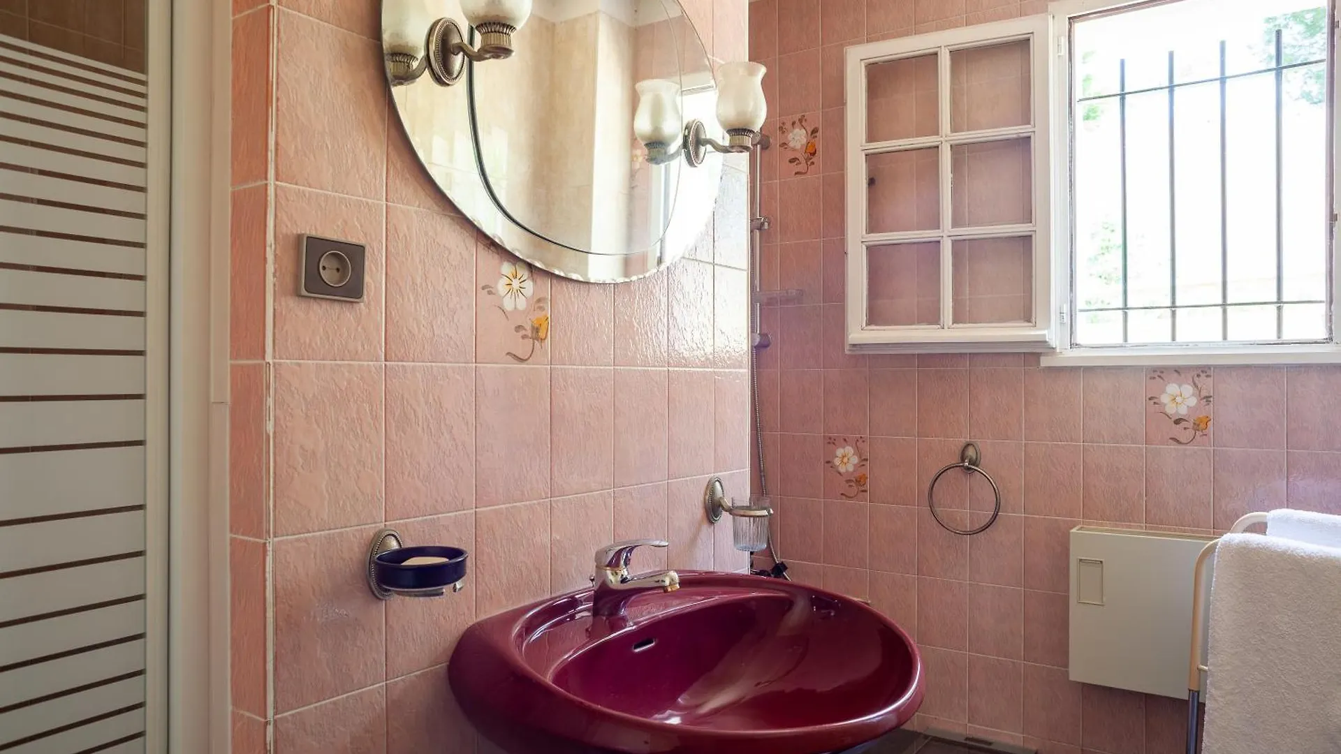 Villa Jas De Clare Laouque 0*,  France